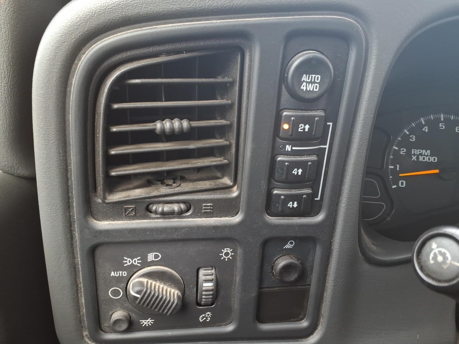 2004 Chevrolet Silverado 1500 LS